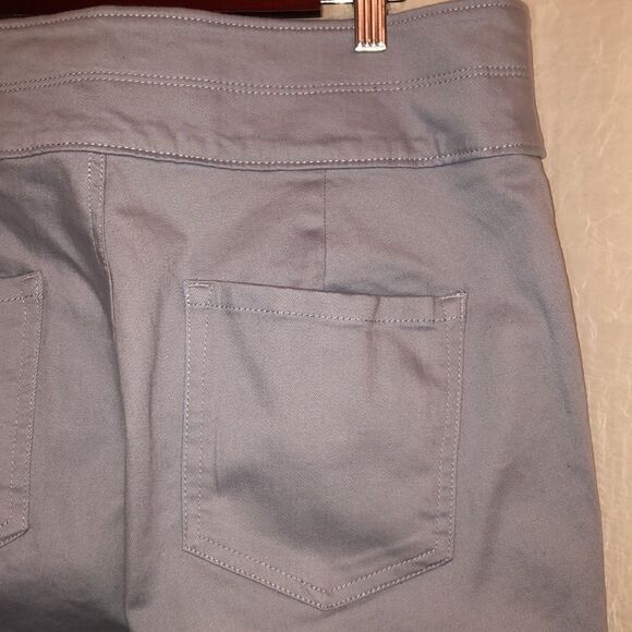 LOFT 14 High Rise High 3 Button Waist 4 Pocket Stretch Ankle Jeans in Light Blue - Picture 10 of 12